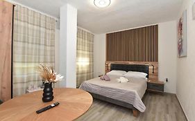 Jeta Studio & Rooms